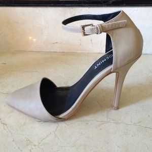 Nude pointed toe heels
