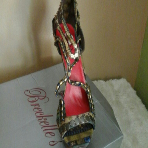 Heels - Picture 2 of 3