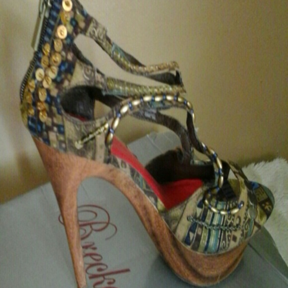 Heels - Picture 3 of 3