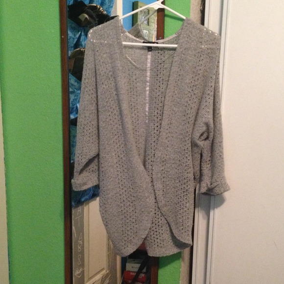 🚫 SOLD 🚫 Grey Knitted Cardigan