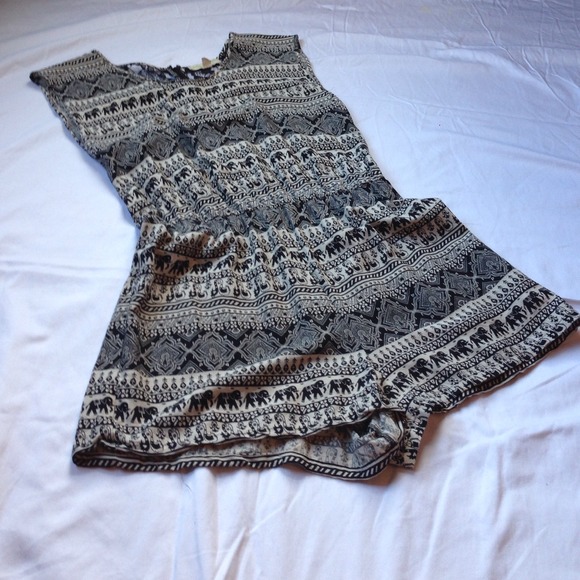 Urban Outfitters romper - Picture 2 of 4