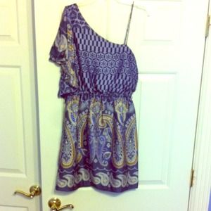 A one sleeved paisley dress