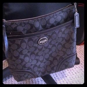 Coach cross body purse.  Very good condition.
