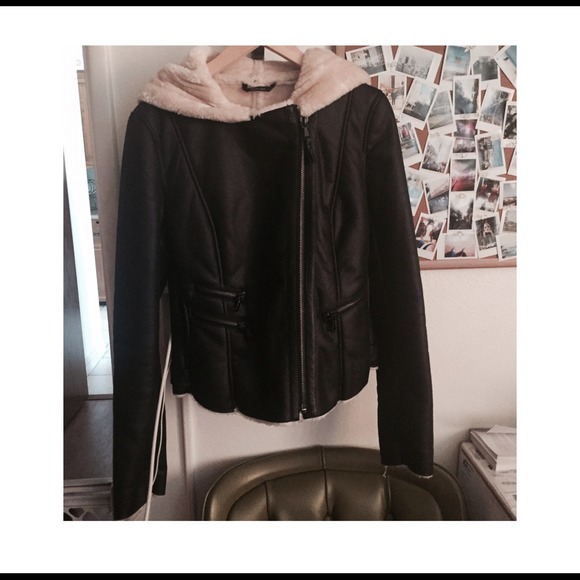 ✖️Firm $✖️Zara Trafaluc, Fur Lined, Hooded Jacket.