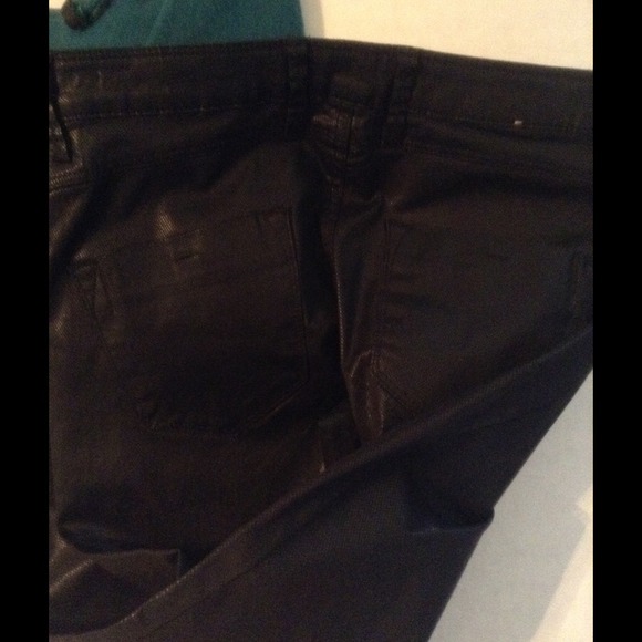 Black pleather like skinny pant - Picture 2 of 3