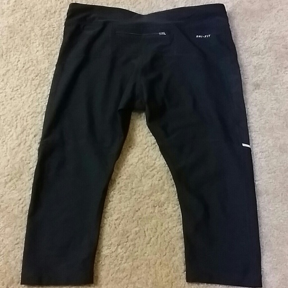 FLASH SALE! Nike Filament Running capris - Picture 2 of 3