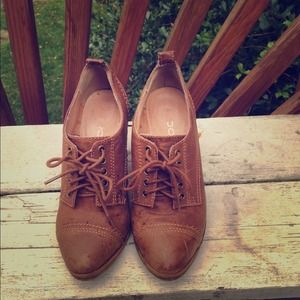 Aldo wedge size 7. Brown oxford wedge