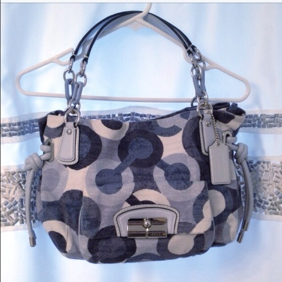 ⚠️SOLD on Ⓜ️⚠️ Kristin Graphic OP Art Tote🐳 - Picture 3 of 4