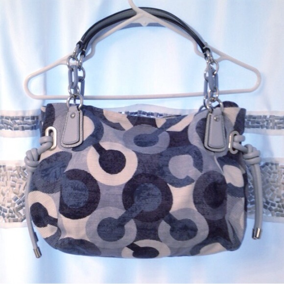 ⚠️SOLD on Ⓜ️⚠️ Kristin Graphic OP Art Tote🐳 - Picture 4 of 4