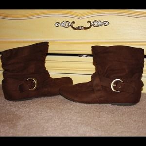 Ankle high brown suede boots