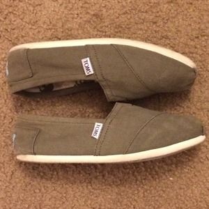 **REDUCED** Olive Toms