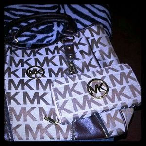 Handbag and purse