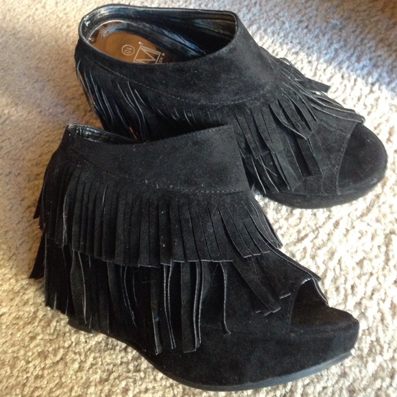 Black fringe platform peep toe shoe