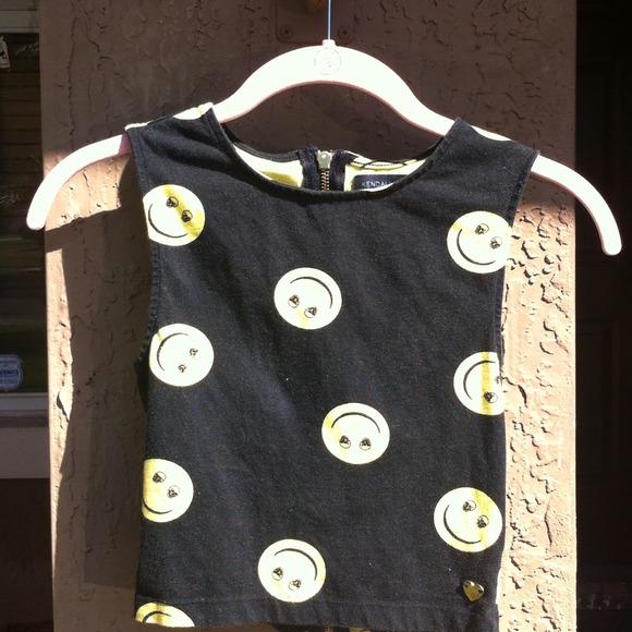 Pacsun's Kendall & Kylie Smiley Face Top - Picture 1 of 3