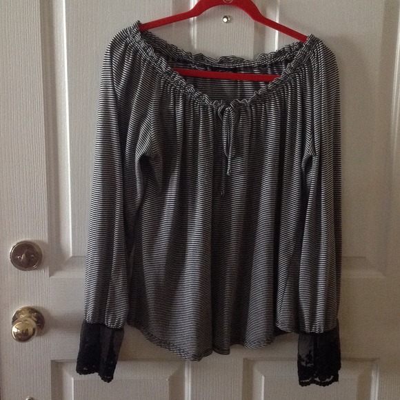Black and white peasant style shirt. size L