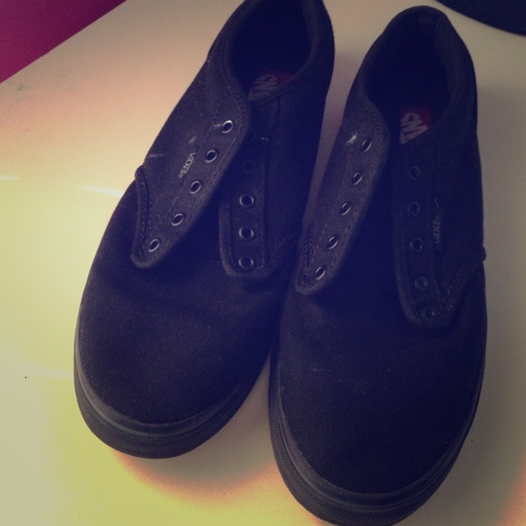 Black canvas vans