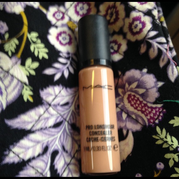 M•A•C Prolongwear Concealer NW 30