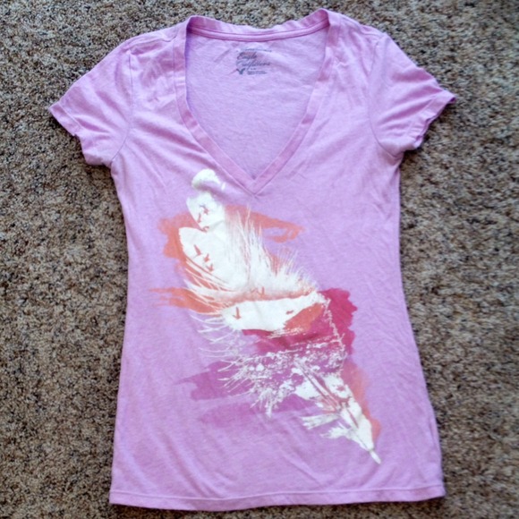 Beautiful American Eagle V Neck