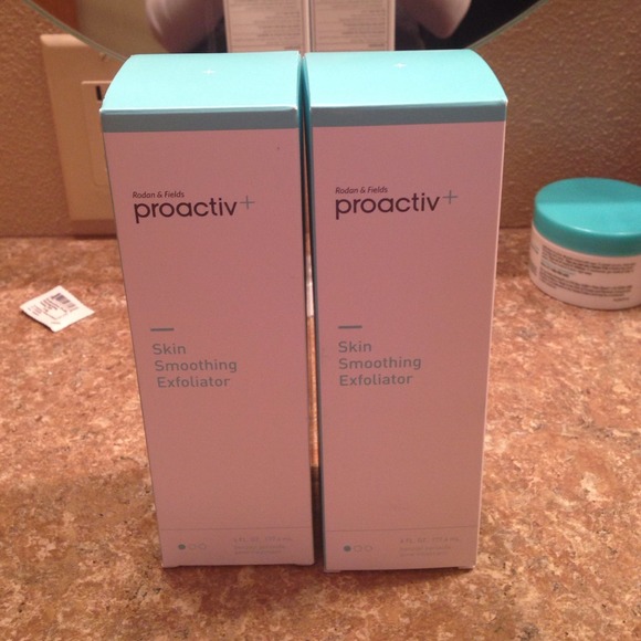 Proactive skin Smoothing Exfoliator 2
