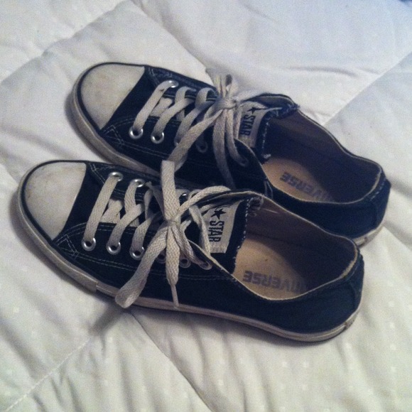 Black converse!!