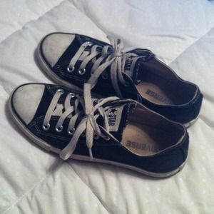 Black converse!!