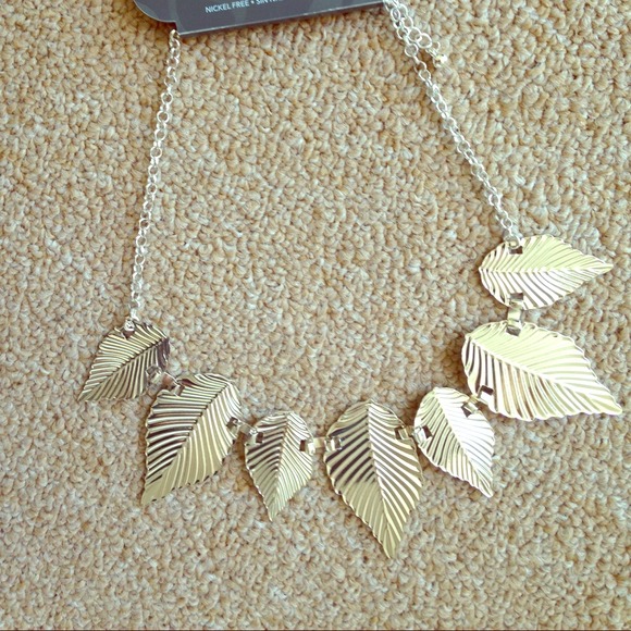 Silver leaf necklace with earrings