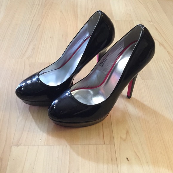 Shoe Dazzle Black Heels with One Inch Platform.