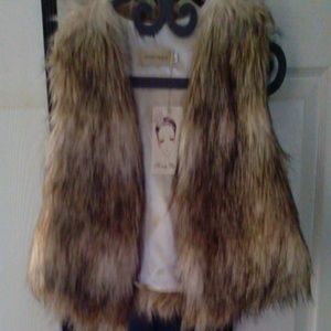 Cropped faux fur vest
