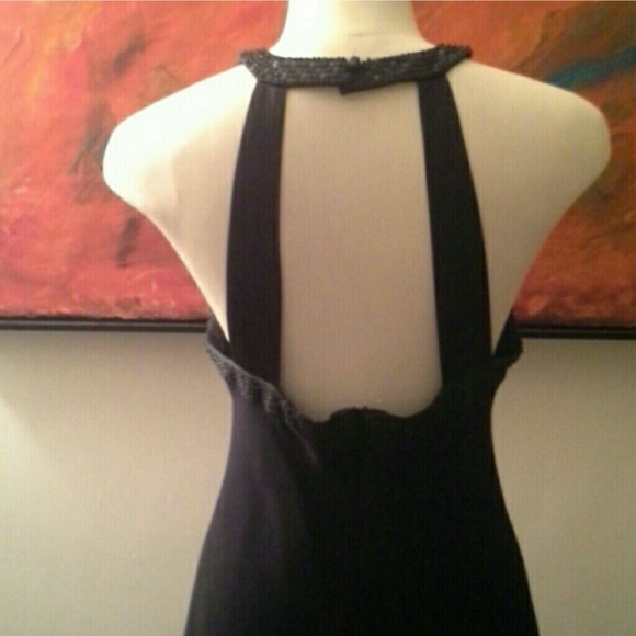 A beautiful simple Black dress - Picture 2 of 2