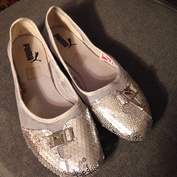 Puma slip on silver metallic flat/sneaker