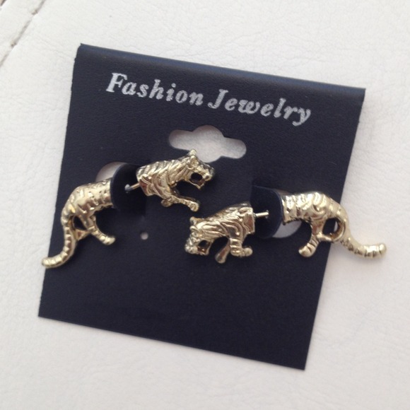 Jewelry - 💥 Sale- Gold Tiger • earrings