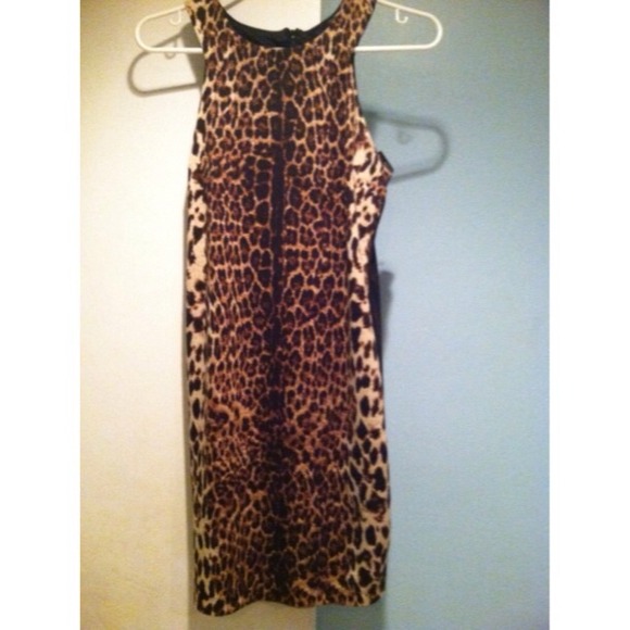 Super cute and warm cheetah print dress - Picture 2 of 3