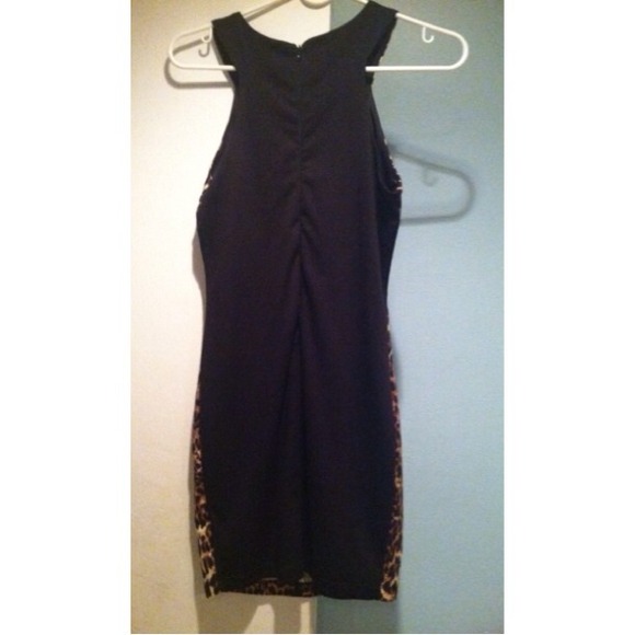 Super cute and warm cheetah print dress - Picture 3 of 3