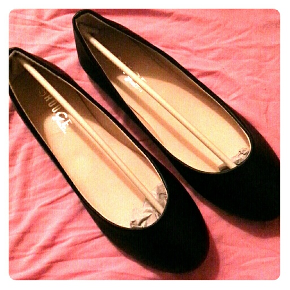 Bundle black and beige/nude ballerina flats