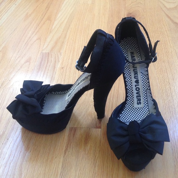 🚫SOLD🚫Harajuku Lovers Bow Tie Heels