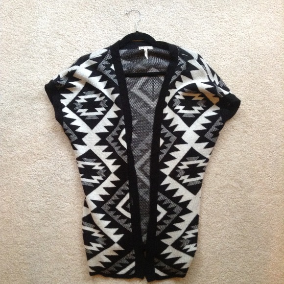 🔓STYLE STEAL🔓 Aztec Patterned Cardigan