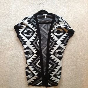 🔓STYLE STEAL🔓 Aztec Patterned Cardigan