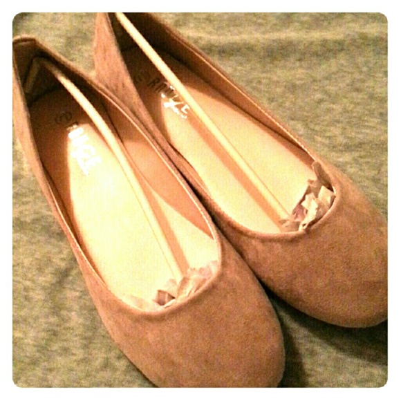Nude ballet flats