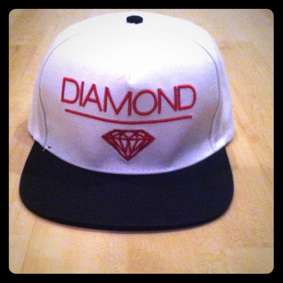 White "diamond" SnapBack