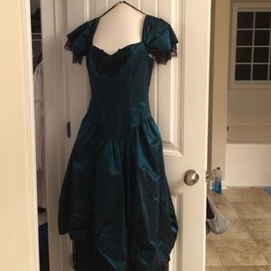 Southern Belle (Scarlett o'hara era) tafetta dress