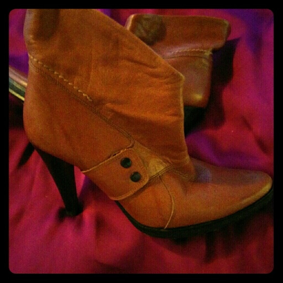 ***sold*** True Religion ankle booties
