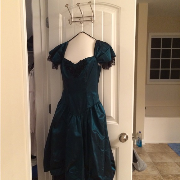 Southern Belle (Scarlett o'hara era) taffeta dress