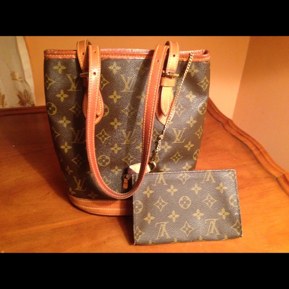 **RESERVED**Authentic Louis Vuitton Petite Bucket.