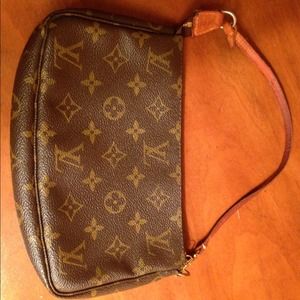 Authentic Louis Vuitton pochette.