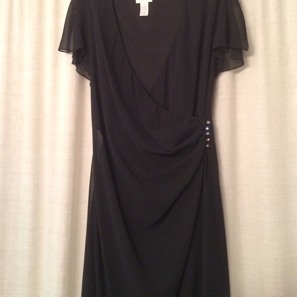 🎉Sale🎉Little black dress. Great for holidays - Picture 1 of 3