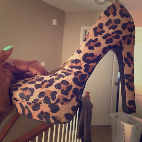 ‼2 for 1 ️Cheetah print AND black heels
