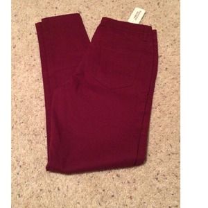 Forever21 burgundy demin pant.