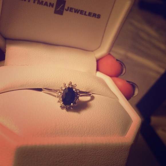 Jewelry - Sapphire ring