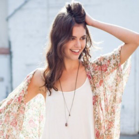 Brandy Melville Outerwear - Brandy melville floral kimono