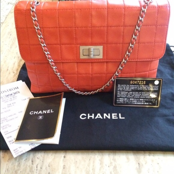 Chanel Mademoiselle Turnlock Quilted bag - Picture 2 of 4